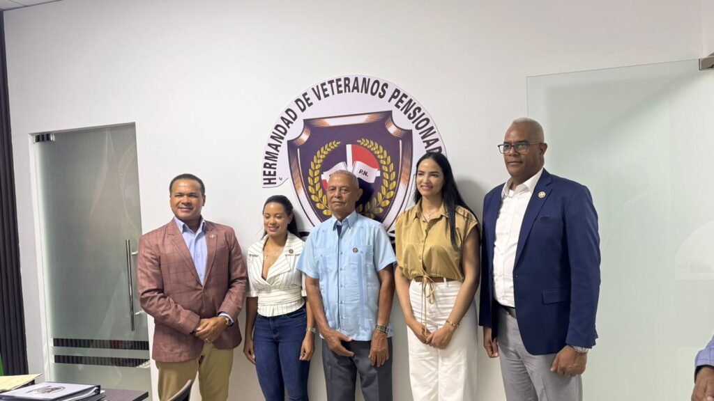 Empresario Pedro Juan Reyes visita la Hermandad de Veteranos FF.AA. y P.N. y Formará parte del Patronato.